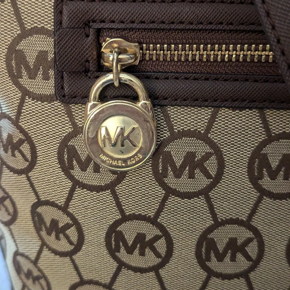 Michael Kors signature Kempton tote bag.